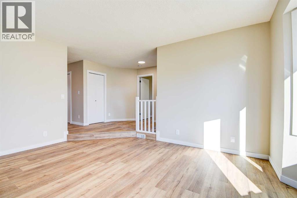 112 Dixon Crescent, Red Deer, Alberta  T4R 2H5 - Photo 5 - A2265815