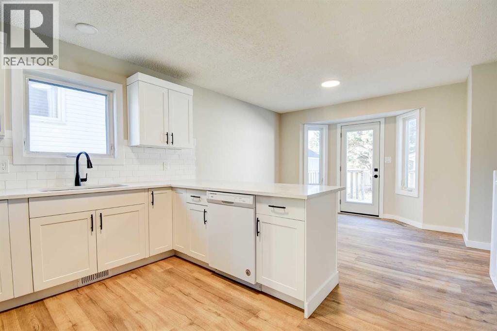 112 Dixon Crescent, Red Deer, Alberta  T4R 2H5 - Photo 6 - A2265815