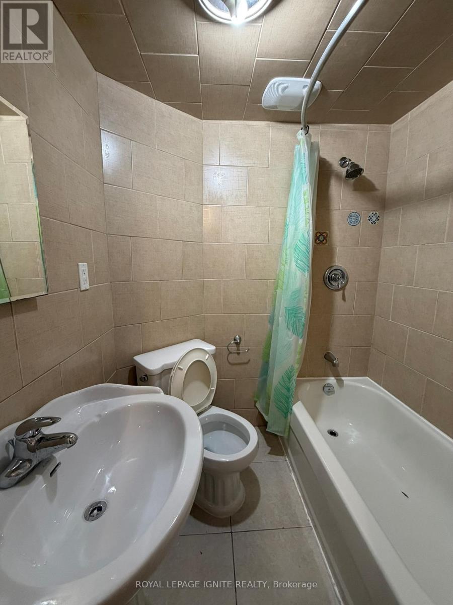 1659 Dreyber Court, Pickering, Ontario  L1V 3H8 - Photo 13 - E12472839