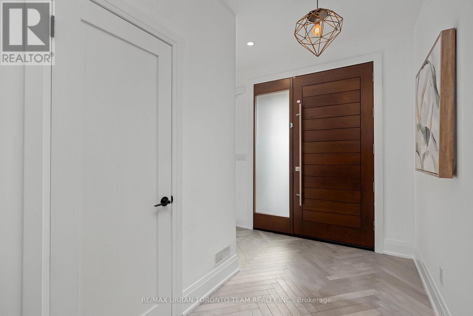 58 Manitoba Street, Toronto, Ontario  M8Y 1C9 - Photo 3 - W12472749