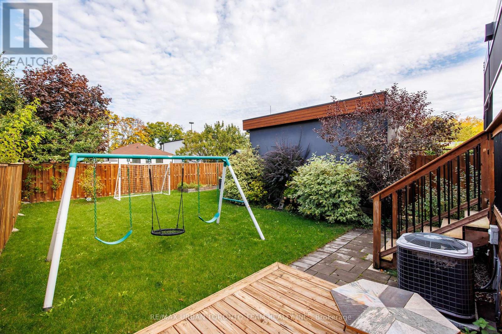 58 Manitoba Street, Toronto, Ontario  M8Y 1C9 - Photo 33 - W12472749