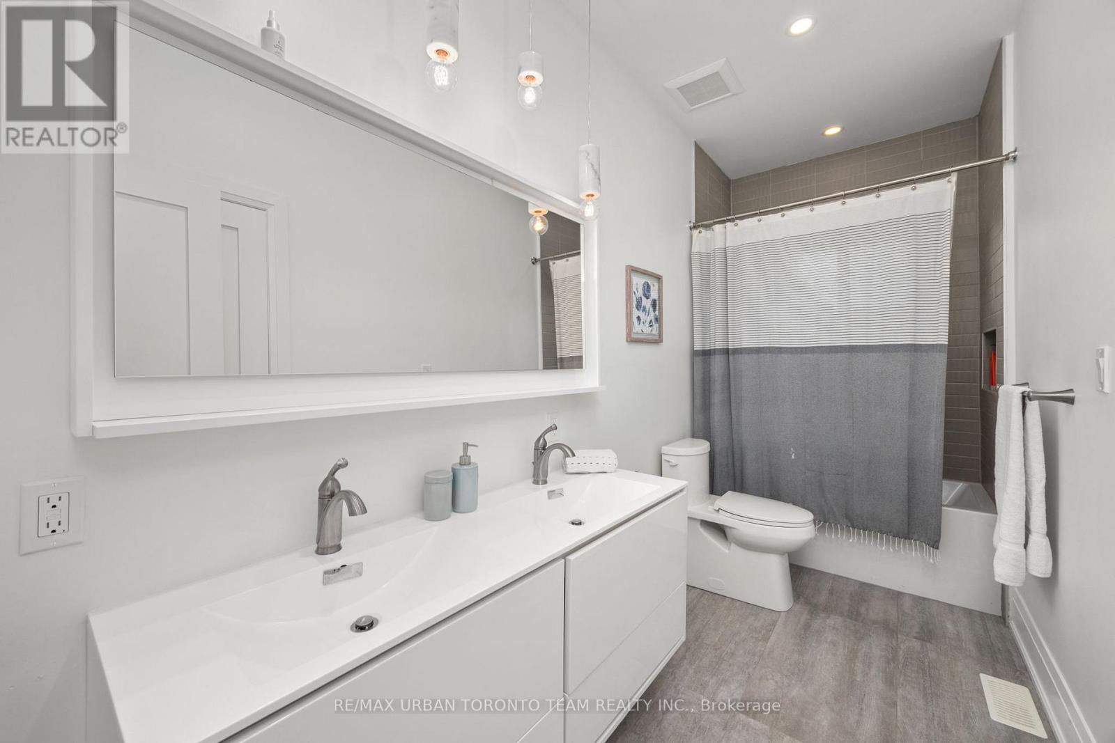 58 Manitoba Street, Toronto, Ontario  M8Y 1C9 - Photo 21 - W12472749