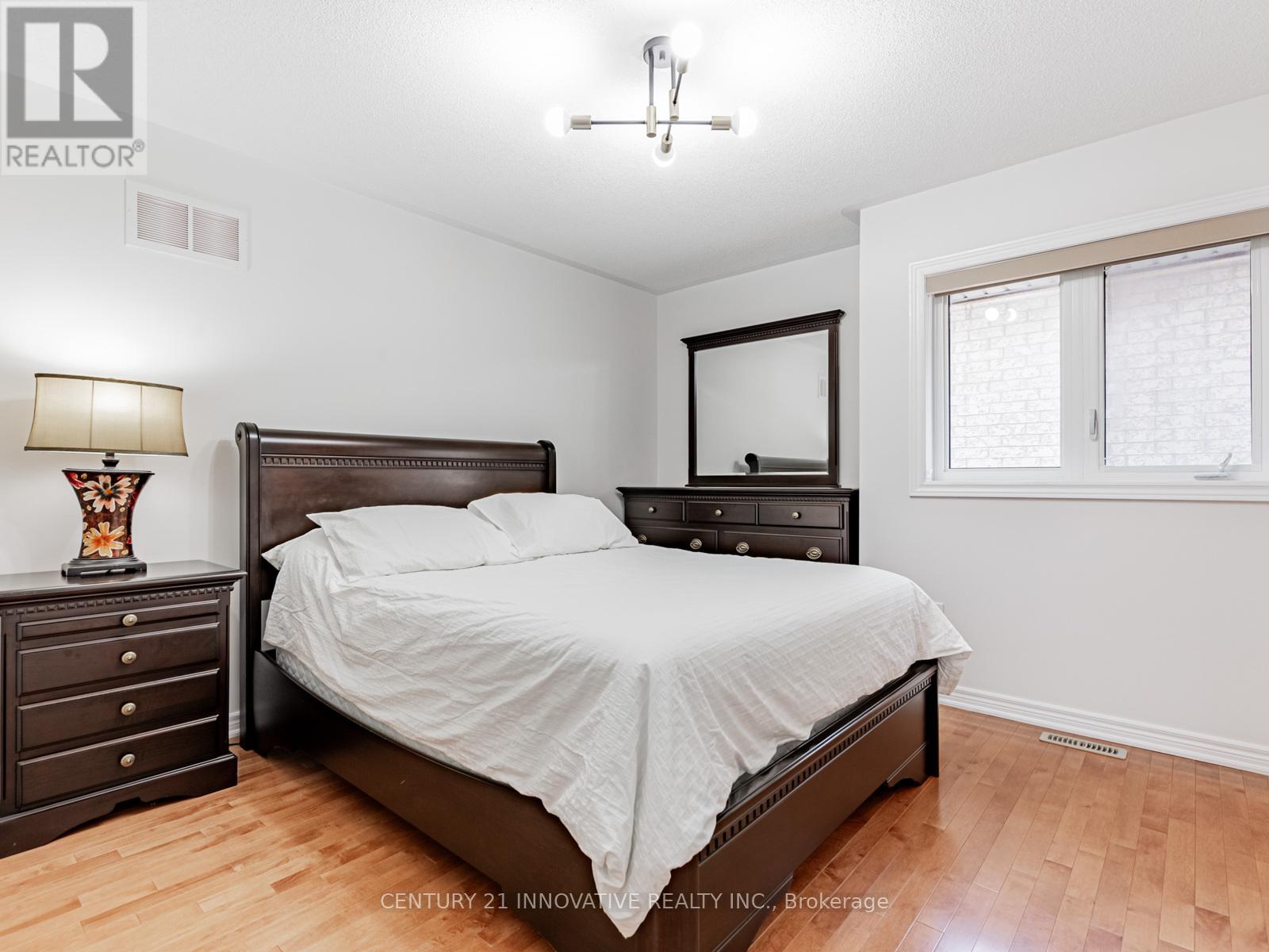 7 Stonechurch Crescent, Markham (Box Grove), Ontario  L6B 0L3 - Photo 32 - N12472832