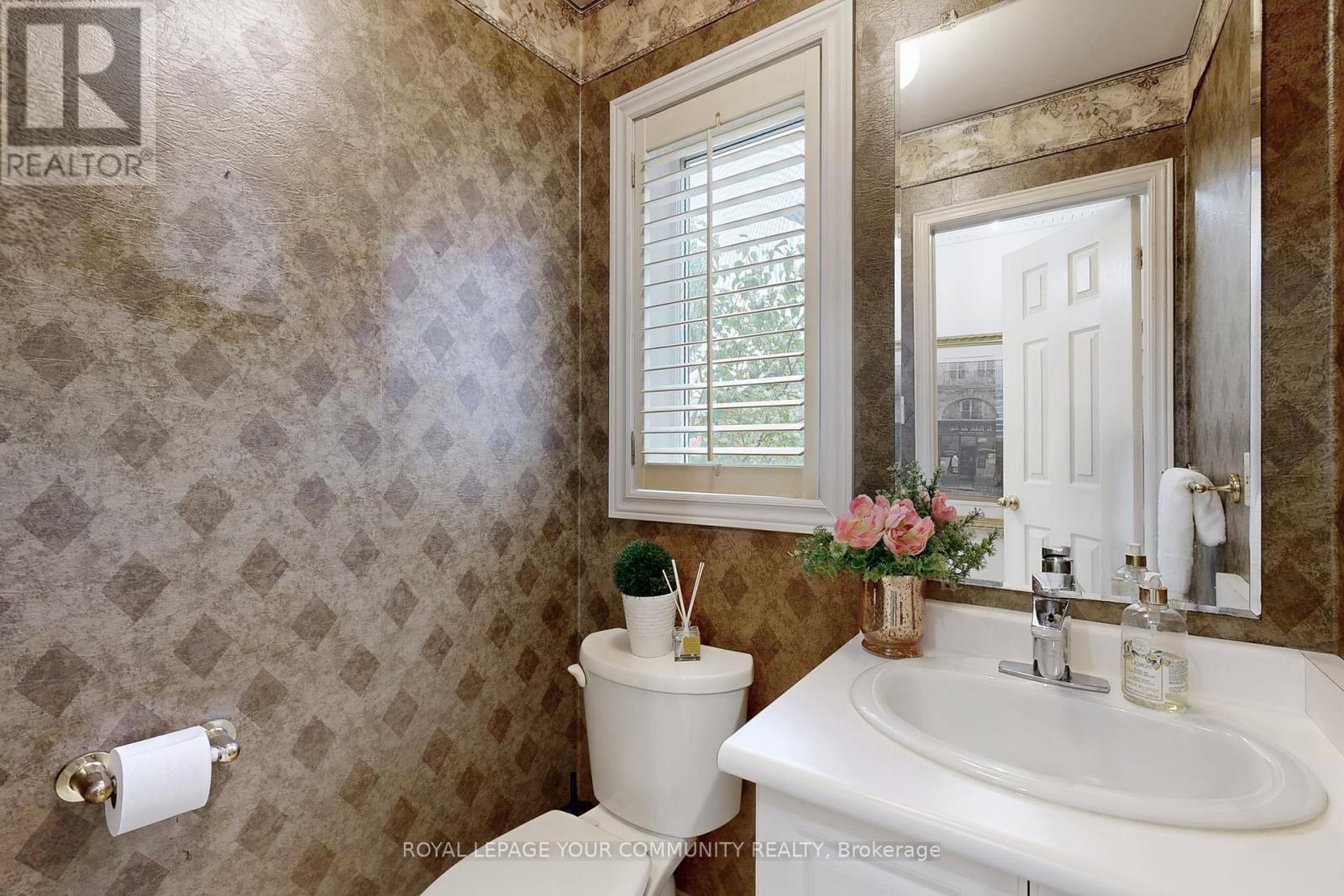 44 Tumbleweed Court, Vaughan, Ontario  L4L 8Y6 - Photo 15 - N12472837
