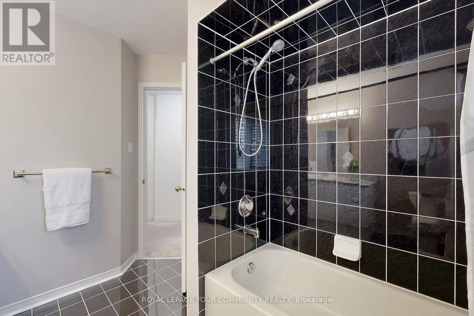 44 Tumbleweed Court, Vaughan, Ontario  L4L 8Y6 - Photo 21 - N12472837