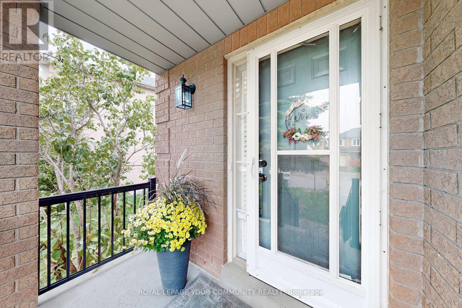 44 Tumbleweed Court, Vaughan, Ontario  L4L 8Y6 - Photo 4 - N12472837
