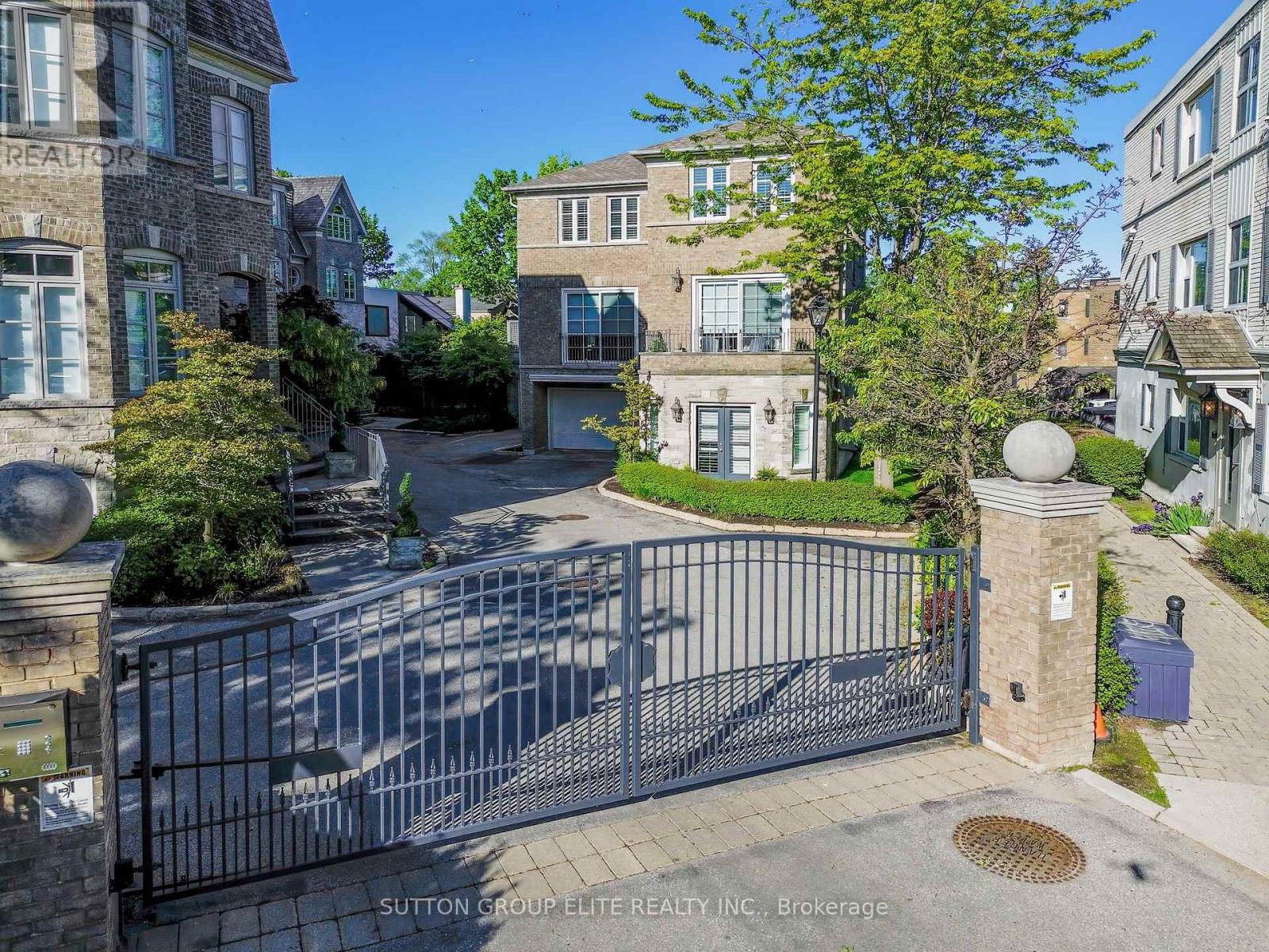 16 NAUTICAL LANE, Toronto, Ontario