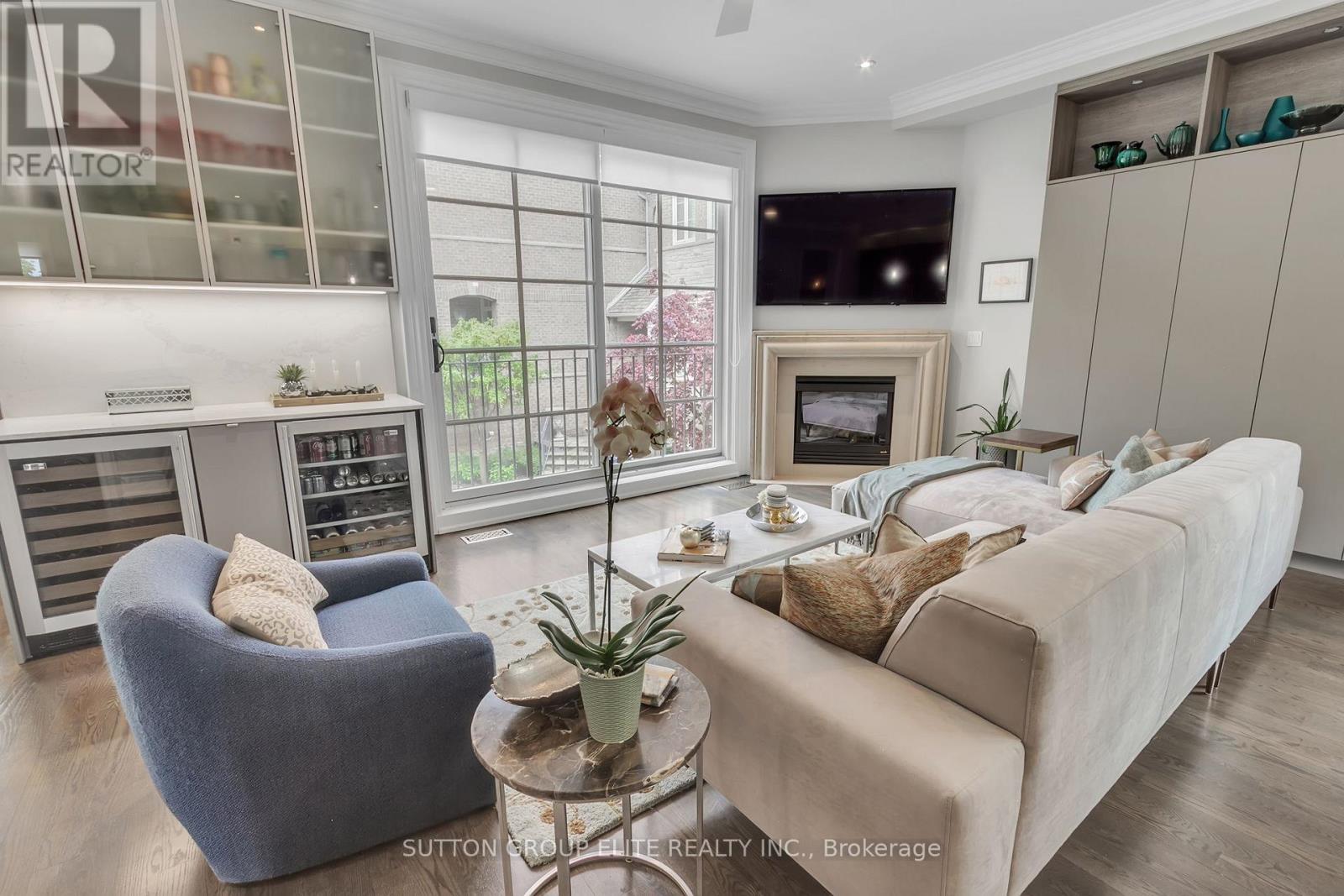 16 Nautical Lane, Toronto (Mimico), Ontario  M8V 4E7 - Photo 19 - W12472818