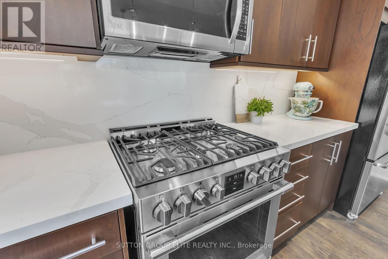 16 Nautical Lane, Toronto (Mimico), Ontario  M8V 4E7 - Photo 26 - W12472818