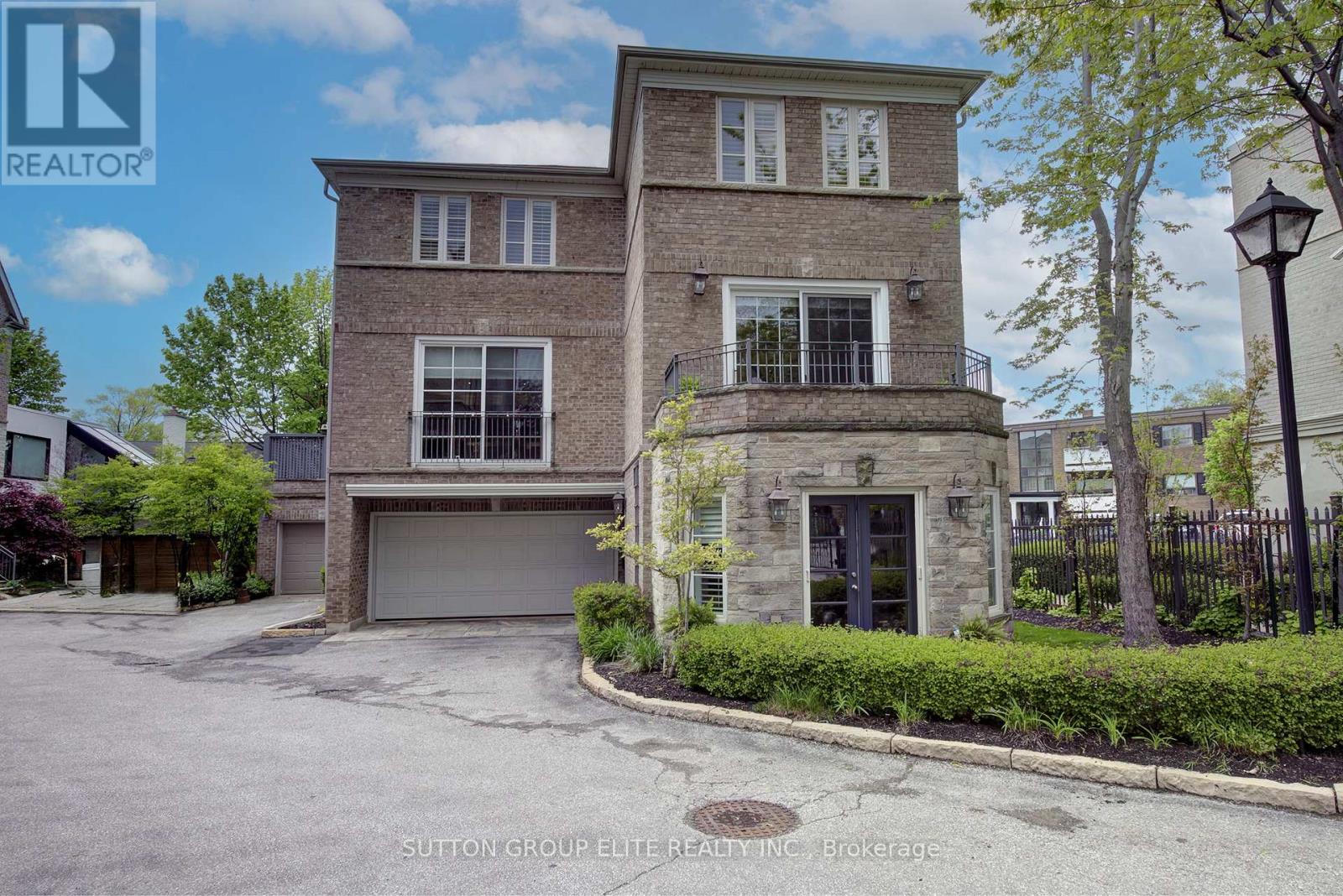 16 Nautical Lane, Toronto (Mimico), Ontario  M8V 4E7 - Photo 4 - W12472818