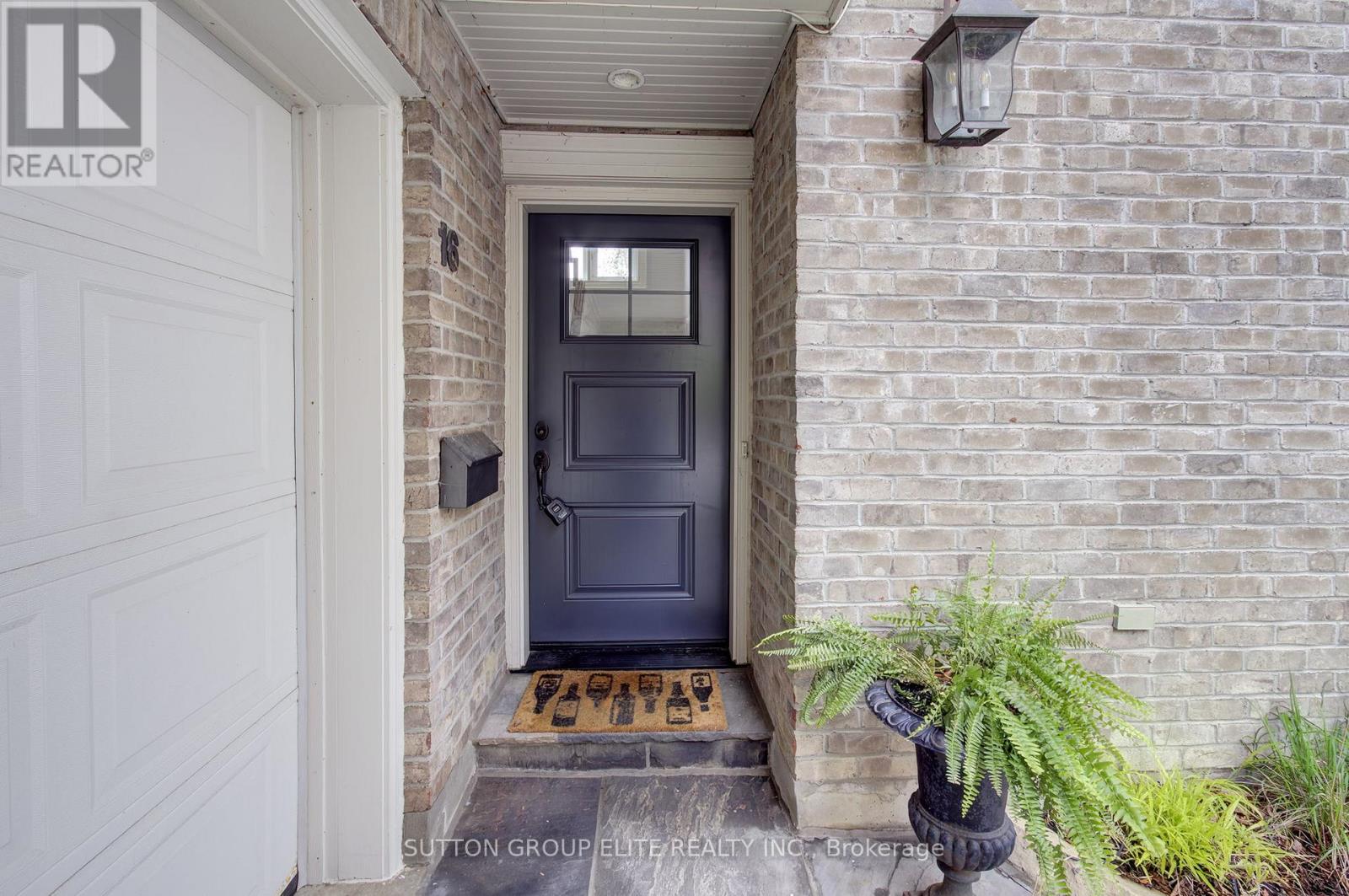 16 Nautical Lane, Toronto (Mimico), Ontario  M8V 4E7 - Photo 6 - W12472818