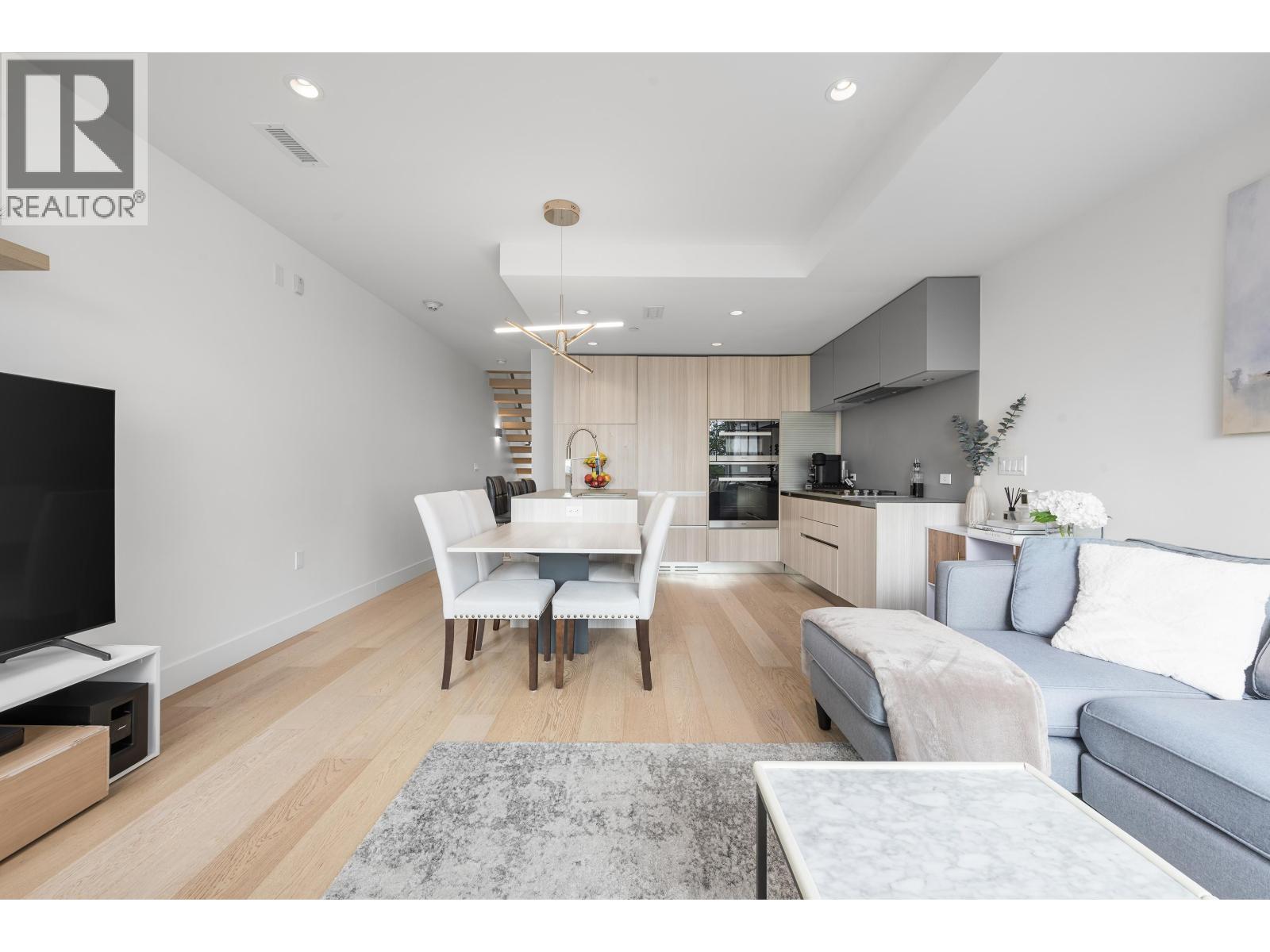 138 W Woodstock Avenue, Vancouver, British Columbia  V5Y 0N1 - Photo 3 - R3060338
