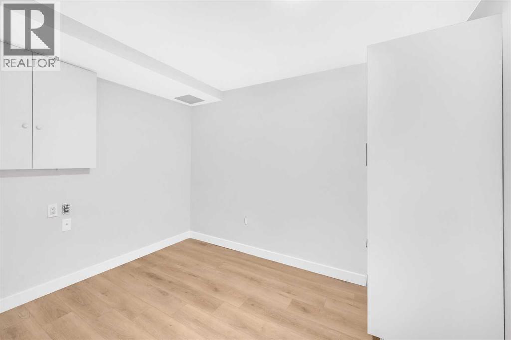 325 Woodvale Crescent Sw, Calgary, Alberta  T3W 3L3 - Photo 15 - A2260226