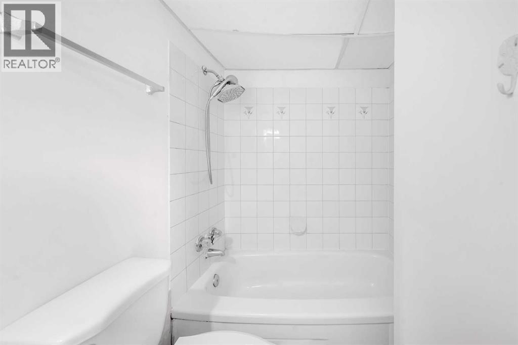 325 Woodvale Crescent Sw, Calgary, Alberta  T3W 3L3 - Photo 17 - A2260226