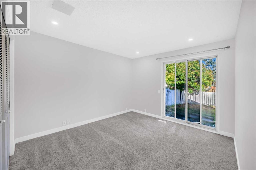 325 Woodvale Crescent Sw, Calgary, Alberta  T3W 3L3 - Photo 7 - A2260226