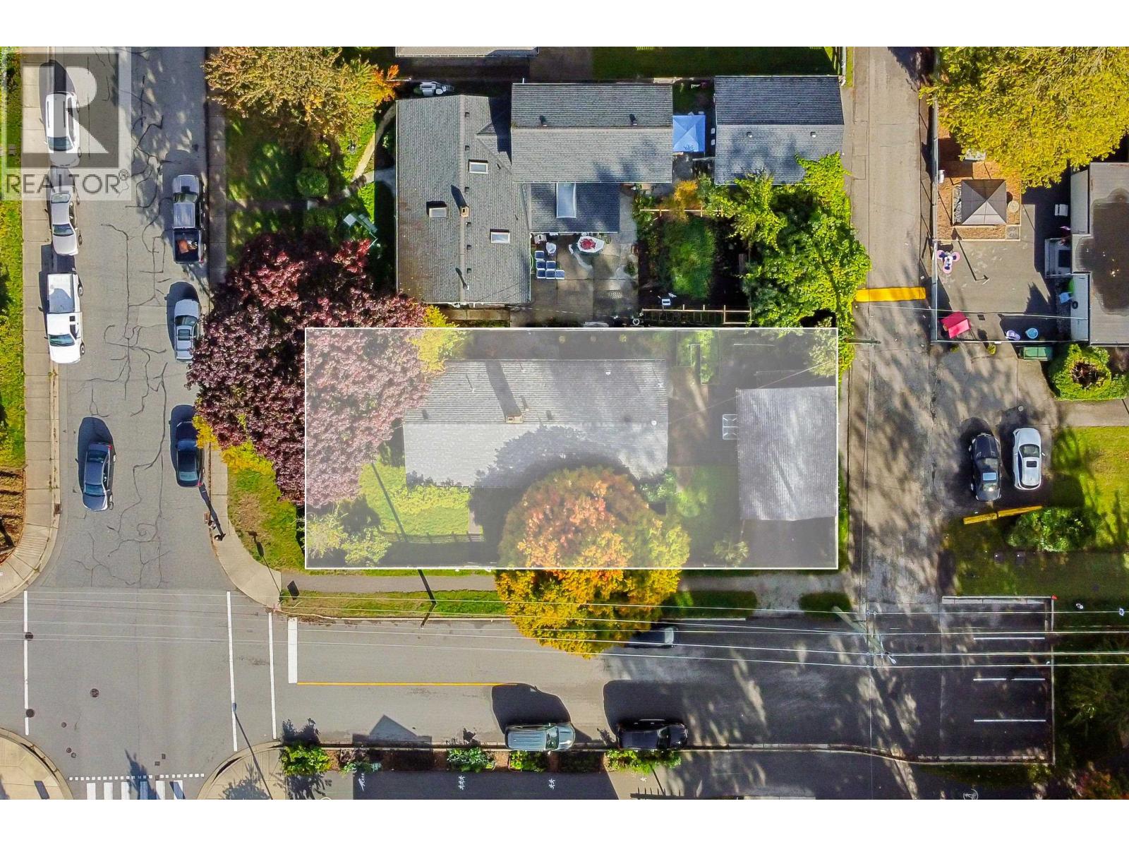 260 W 21st Street, North Vancouver, British Columbia  V7M 1Z4 - Photo 2 - R3060336