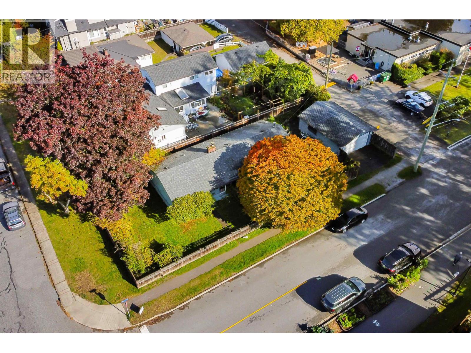 260 W 21st Street, North Vancouver, British Columbia  V7M 1Z4 - Photo 3 - R3060336