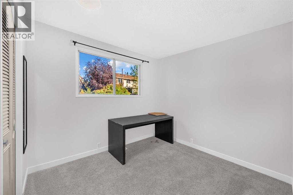 325 Woodvale Crescent Sw, Calgary, Alberta  T3W 3L3 - Photo 8 - A2260226