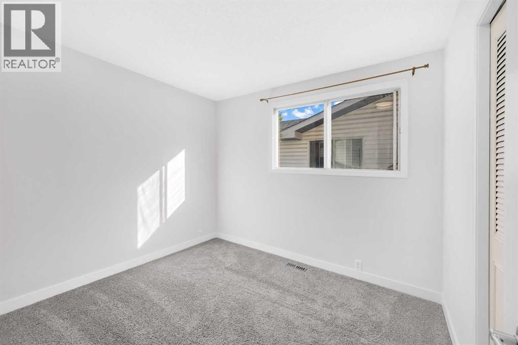 325 Woodvale Crescent Sw, Calgary, Alberta  T3W 3L3 - Photo 9 - A2260226