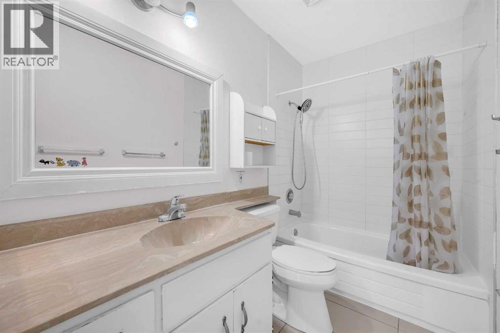 325 Woodvale Crescent Sw, Calgary, Alberta  T3W 3L3 - Photo 6 - A2260226