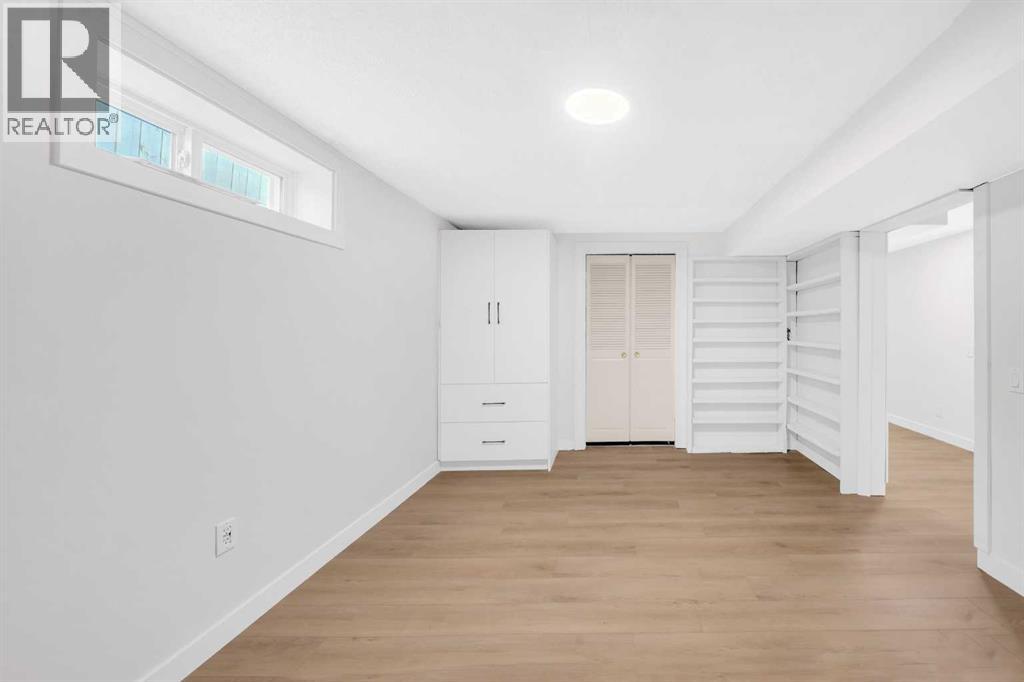 325 Woodvale Crescent Sw, Calgary, Alberta  T3W 3L3 - Photo 14 - A2260226