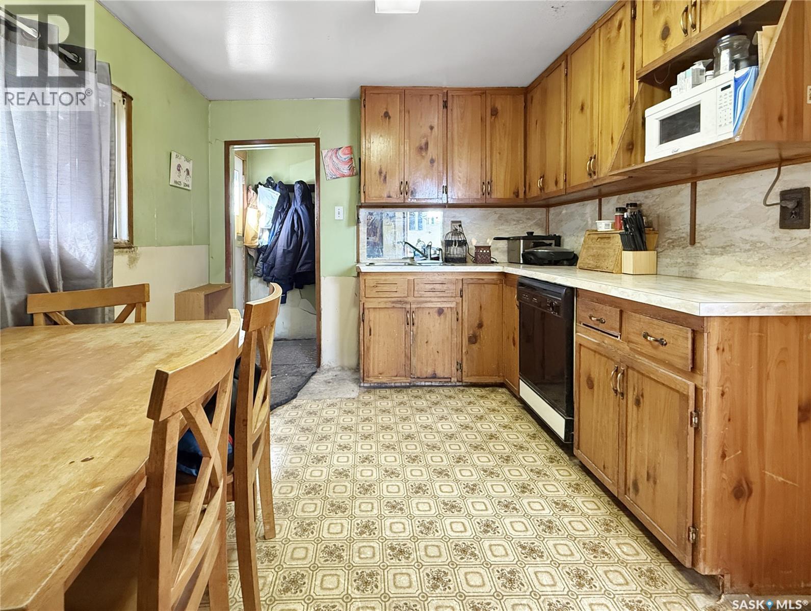 206 6th Avenue Nw, Swift Current, Saskatchewan  S9H 0X8 - Photo 3 - SK021178