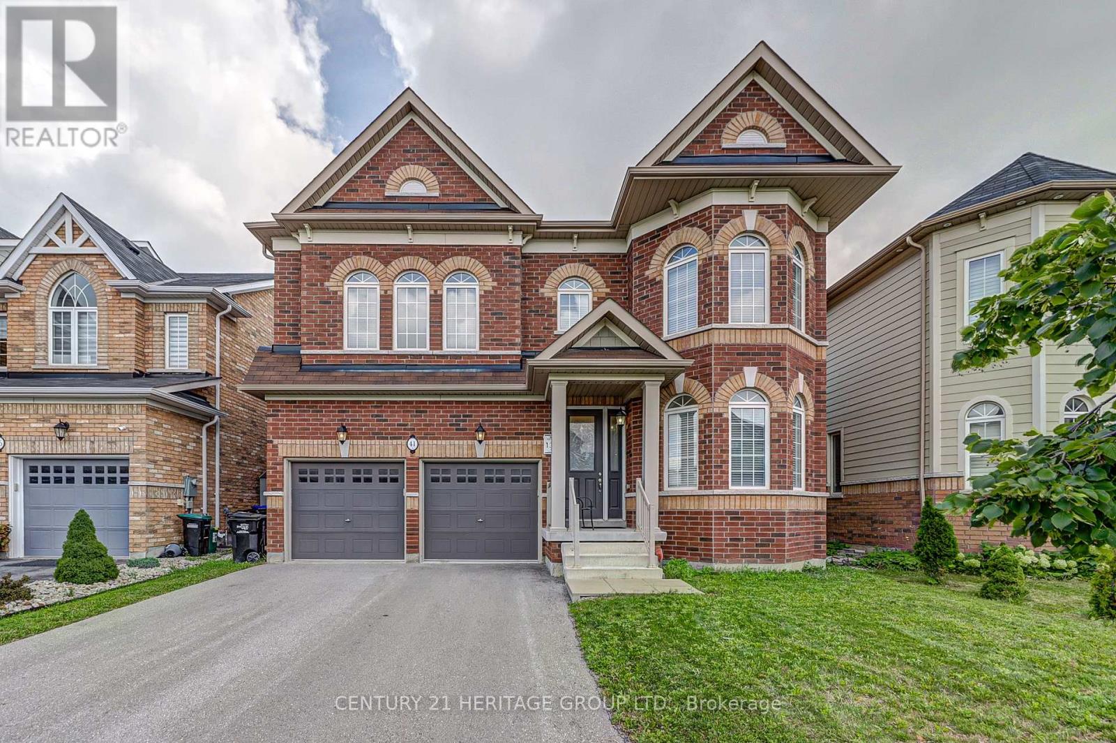 41 Leith Drive, Bradford West Gwillimbury, Ontario  L3Z 0V6 - Photo 2 - N12472851