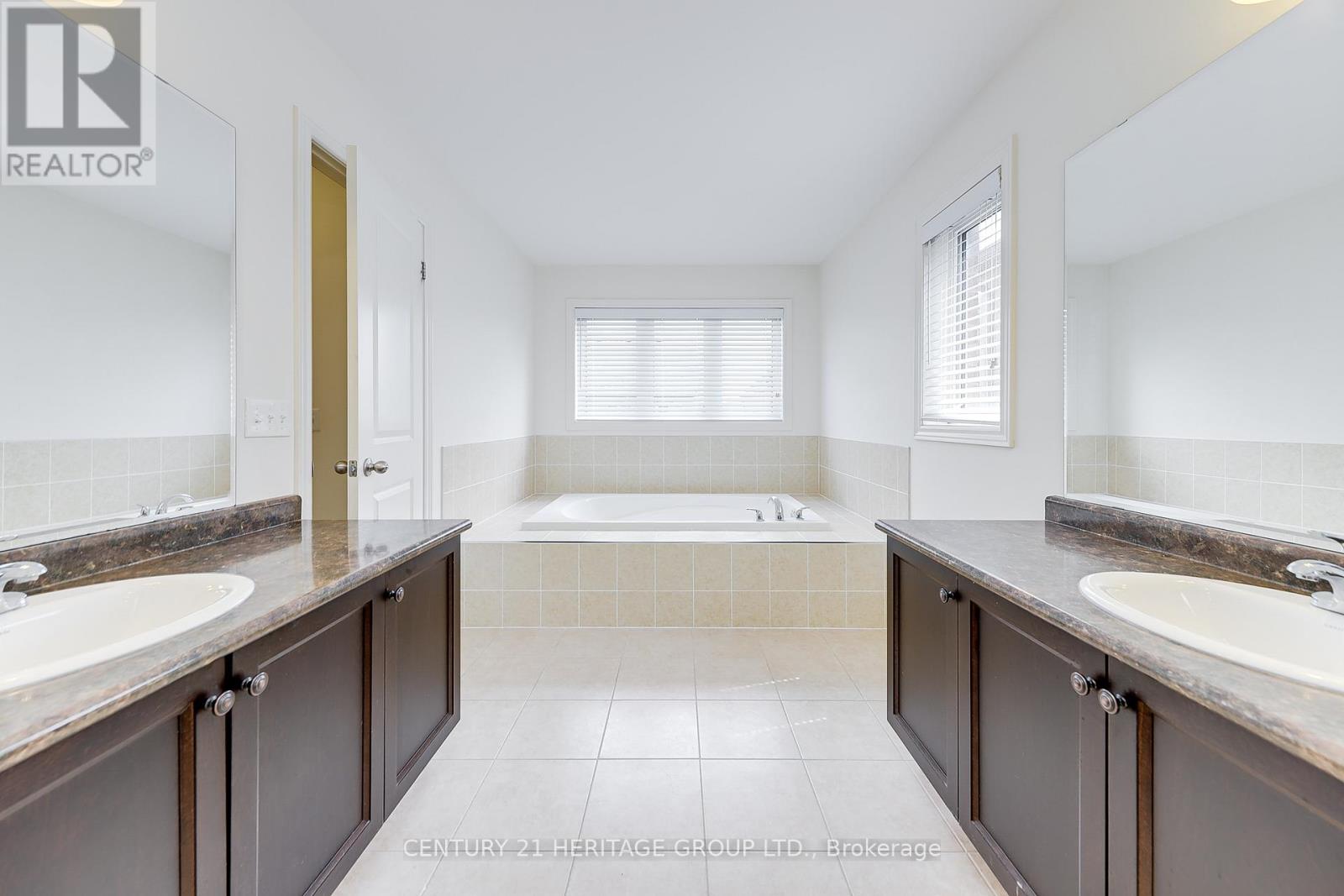 41 Leith Drive, Bradford West Gwillimbury, Ontario  L3Z 0V6 - Photo 22 - N12472851