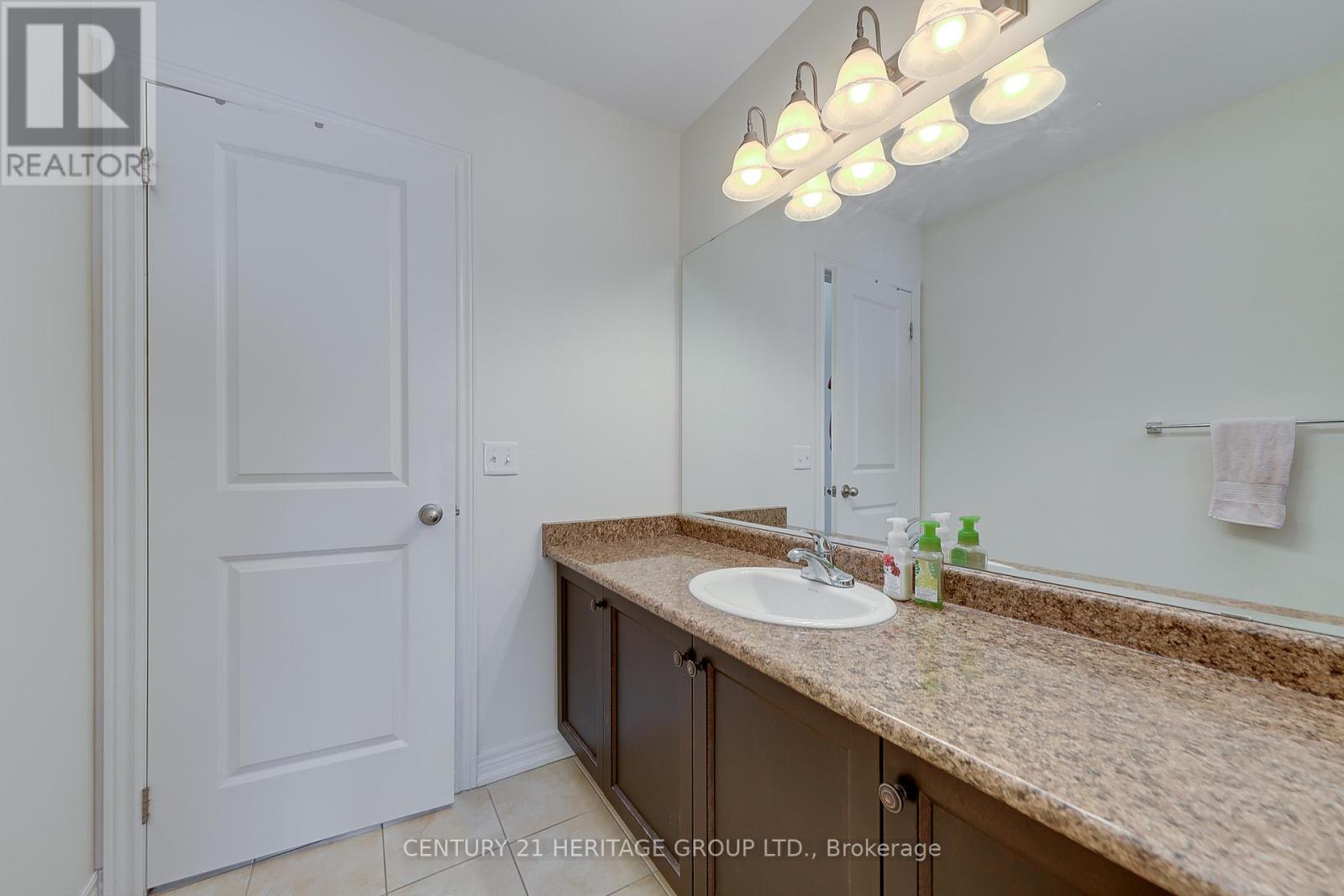 41 Leith Drive, Bradford West Gwillimbury, Ontario  L3Z 0V6 - Photo 25 - N12472851