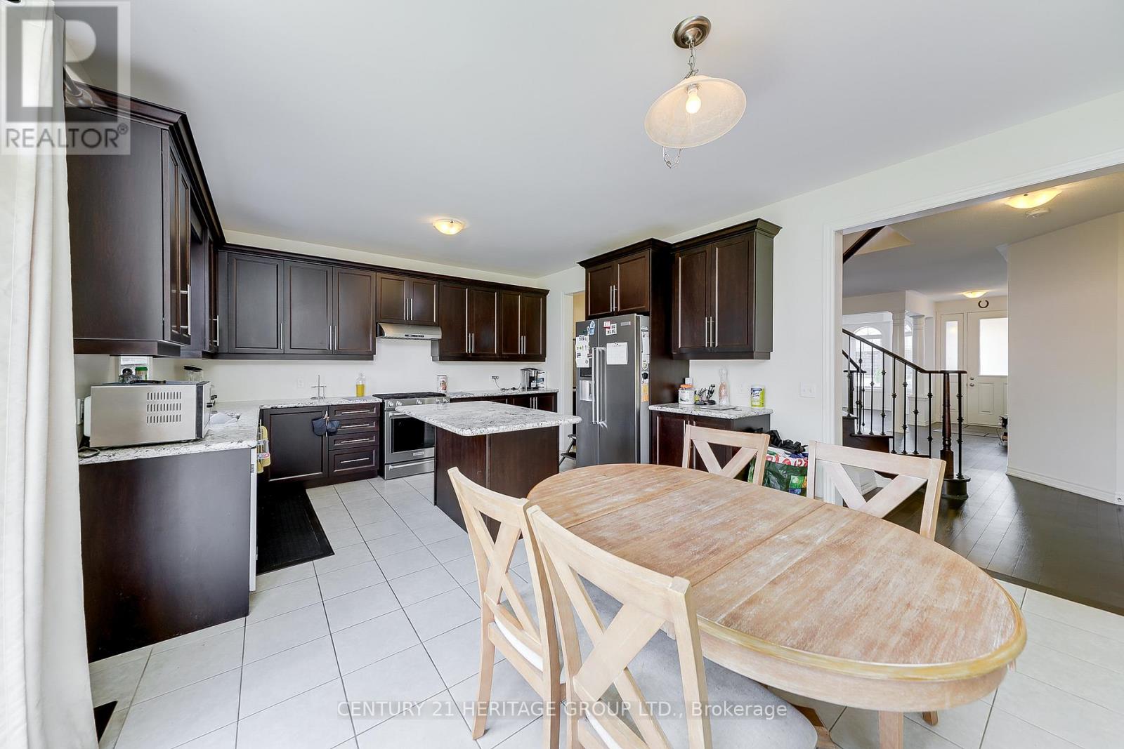 41 Leith Drive, Bradford West Gwillimbury, Ontario  L3Z 0V6 - Photo 7 - N12472851