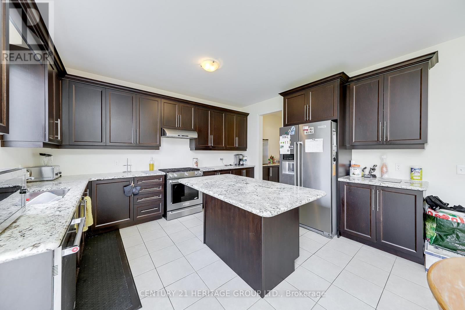 41 Leith Drive, Bradford West Gwillimbury, Ontario  L3Z 0V6 - Photo 8 - N12472851