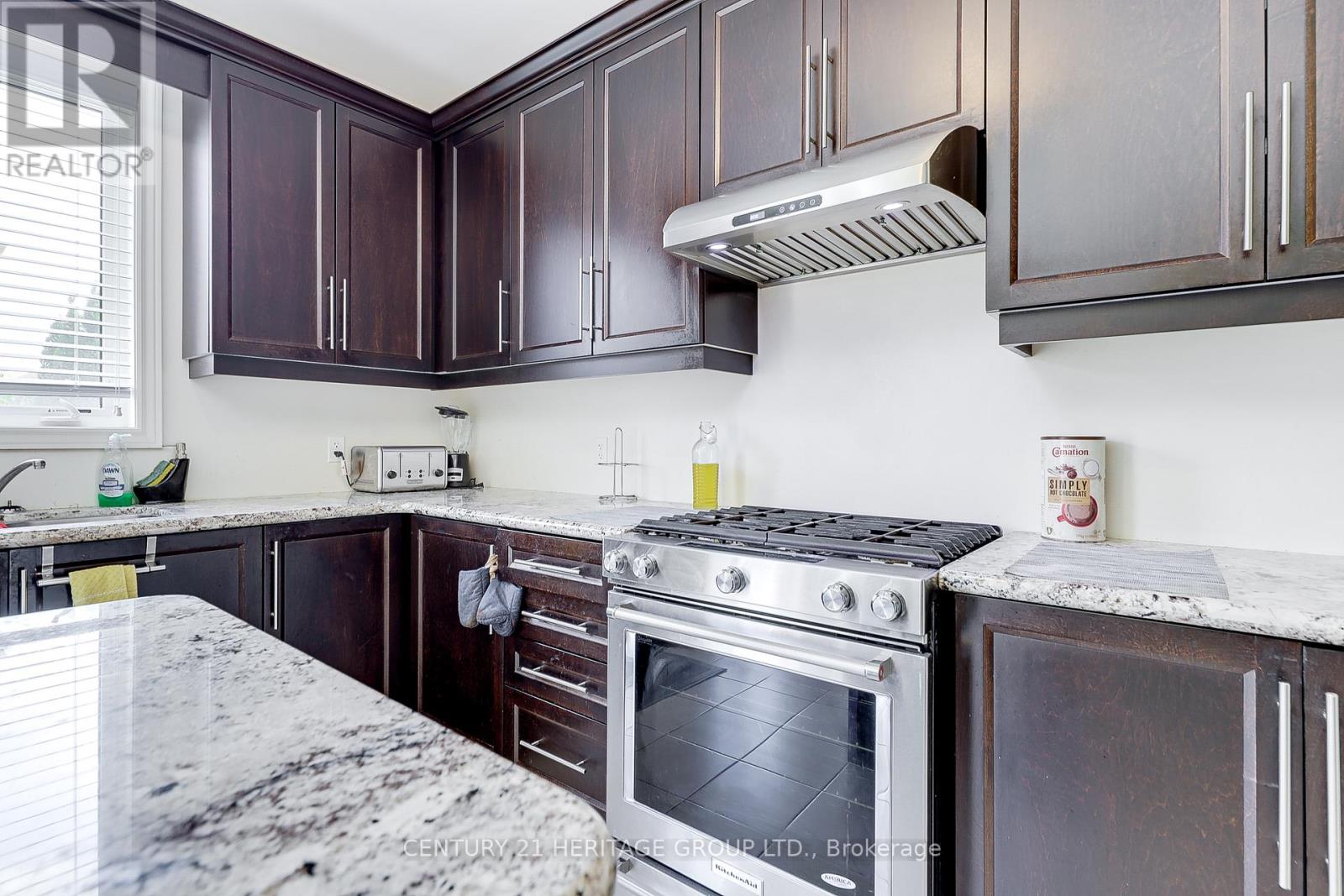 41 Leith Drive, Bradford West Gwillimbury, Ontario  L3Z 0V6 - Photo 9 - N12472851