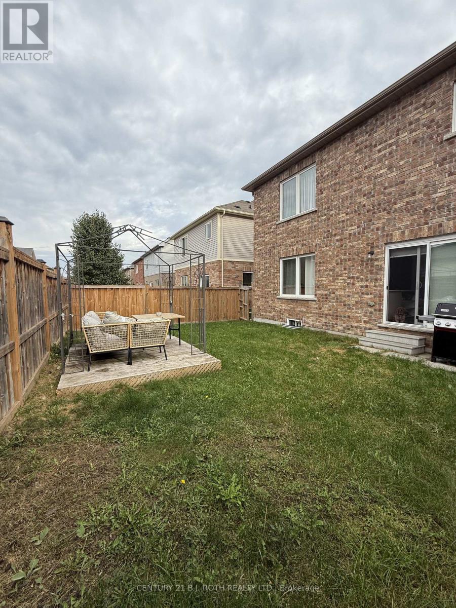67 Megan Crescent, Barrie, Ontario  L4N 6E4 - Photo 5 - S12472849