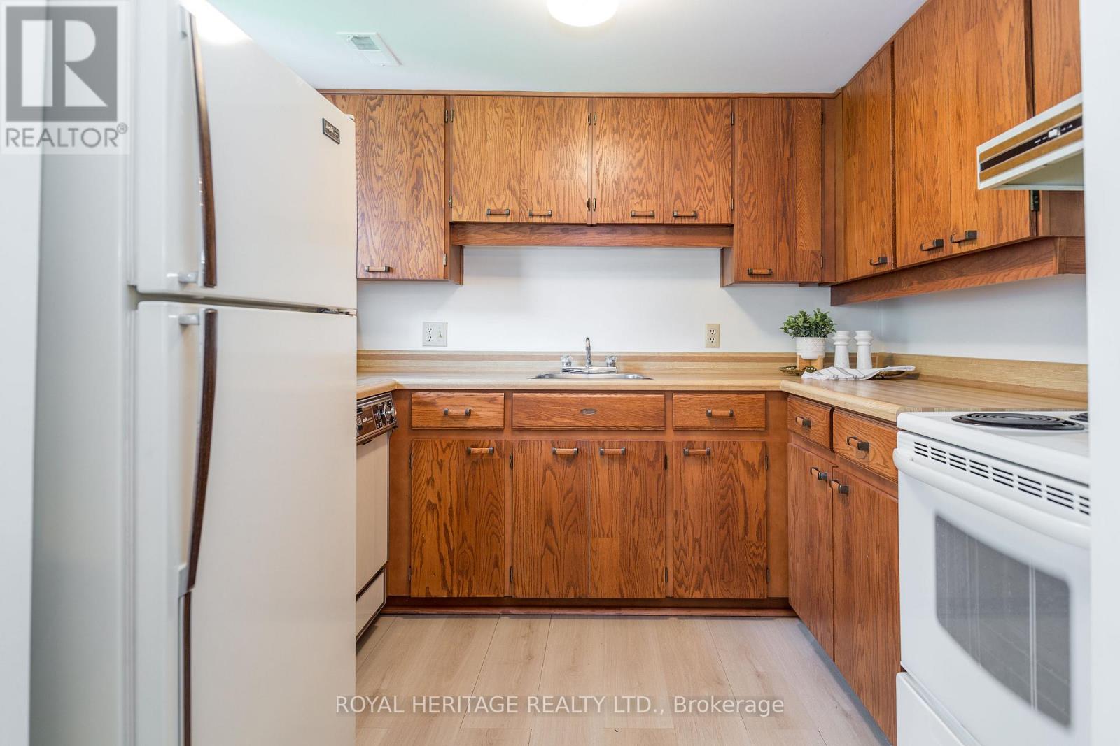 311 - 1102 Horseshoe Valley Road W, Oro-Medonte, Ontario  L4M 4Y8 - Photo 11 - S12472855