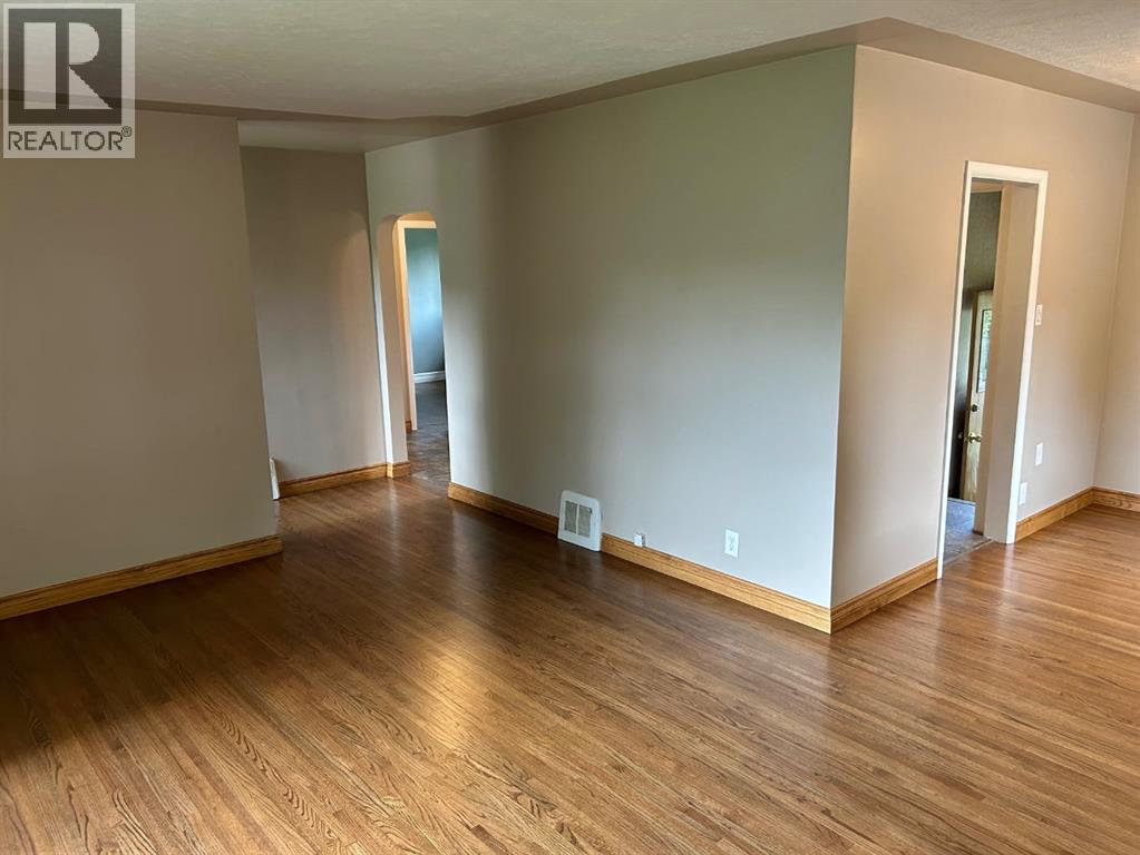 208 23 Street S, Lethbridge, Alberta  T1J 3M6 - Photo 8 - A2245871