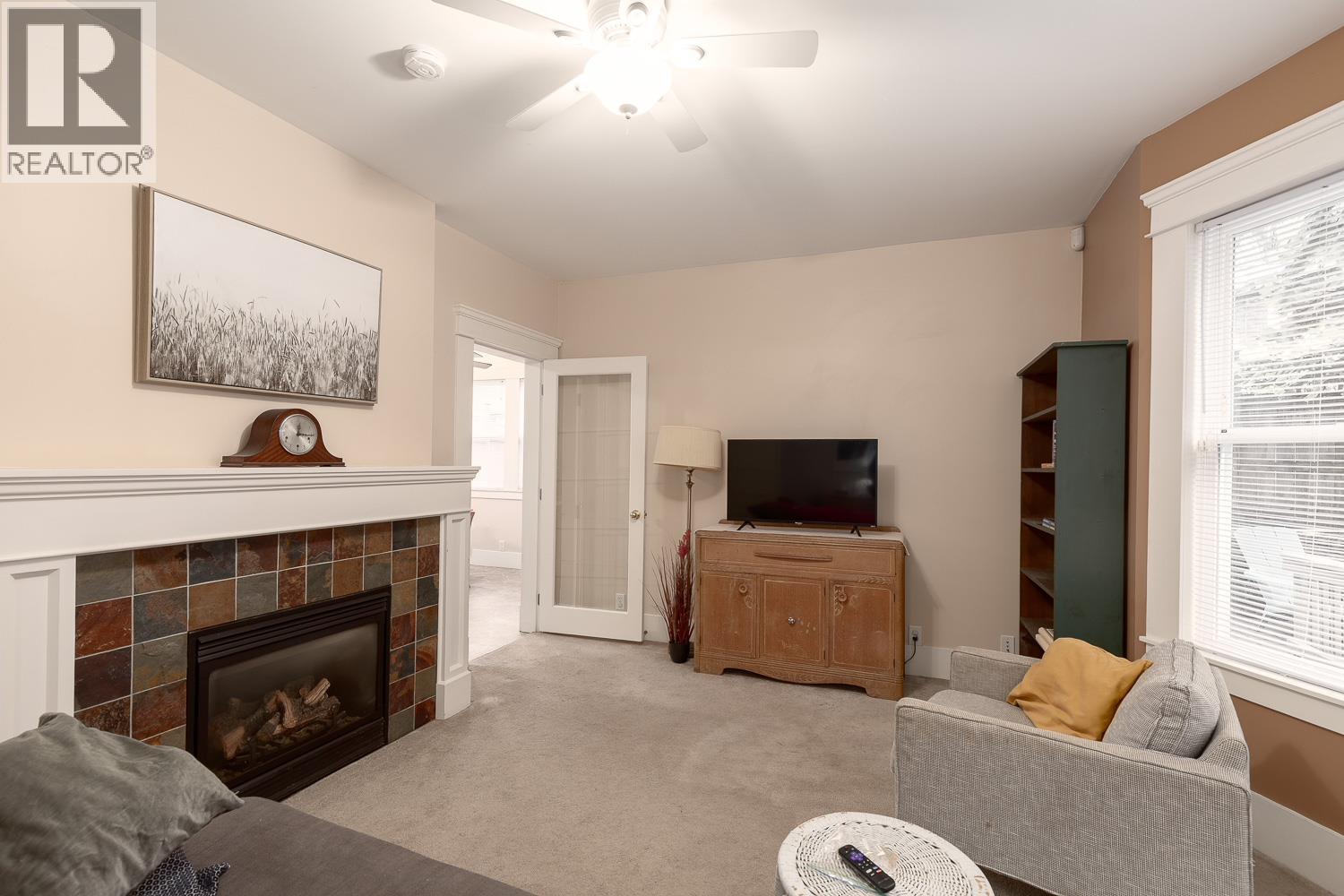 832 Salsbury Drive, Vancouver, British Columbia  V5L 4A2 - Photo 2 - R3021379