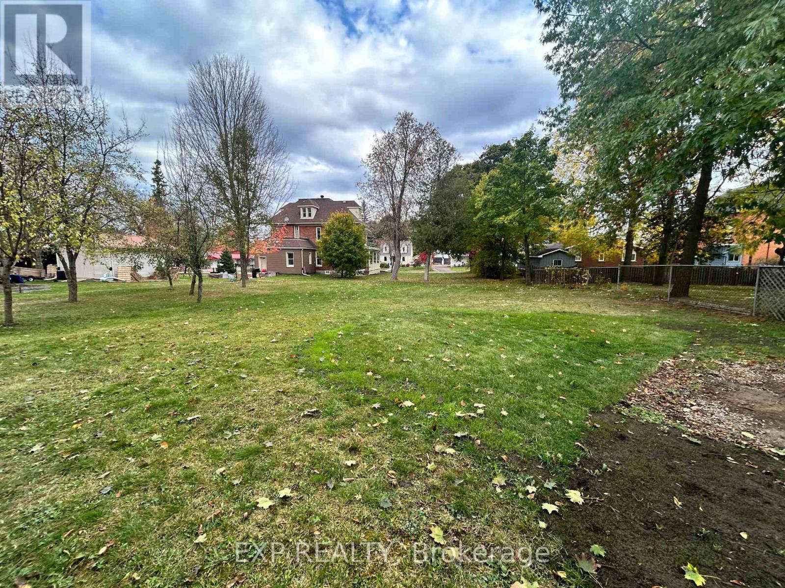 22 Lorne Street N, Renfrew, Ontario  K7V 1K9 - Photo 2 - X12472889