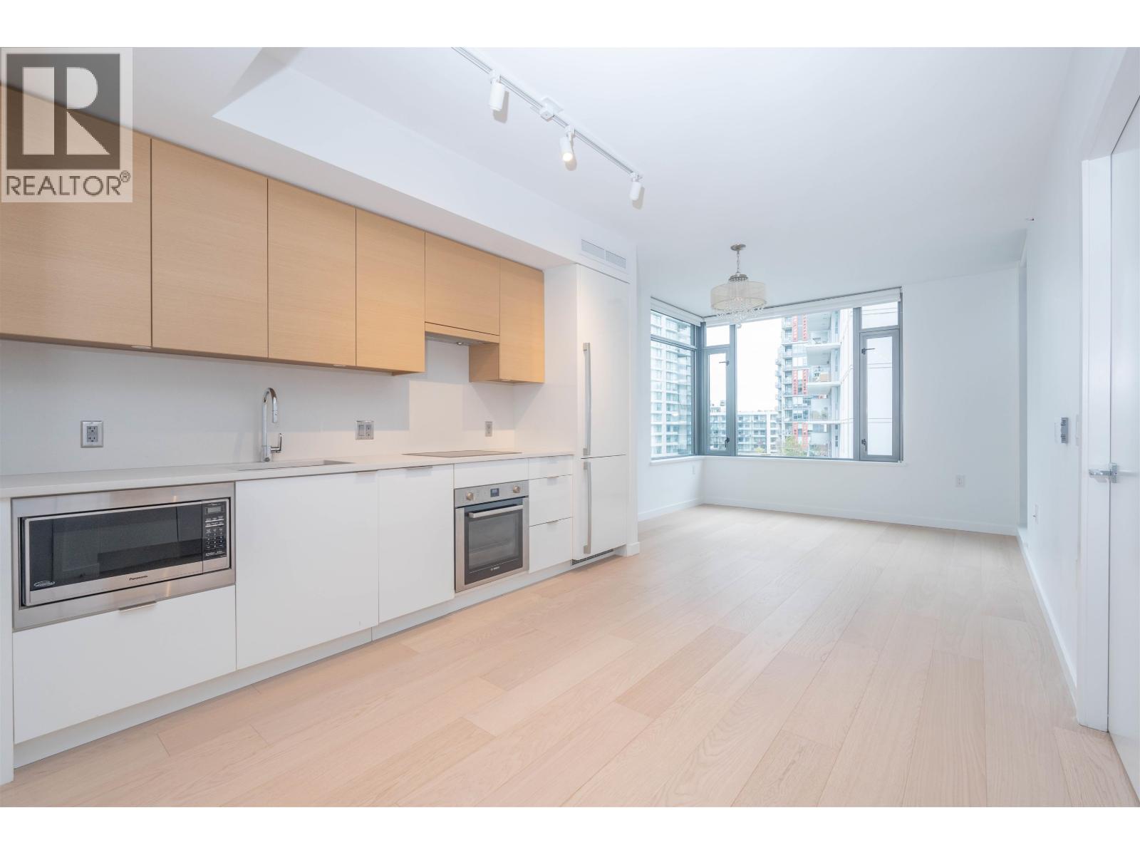 701 1688 Pullman Porter Street, Vancouver, British Columbia  V6A 0H3 - Photo 4 - R3060334