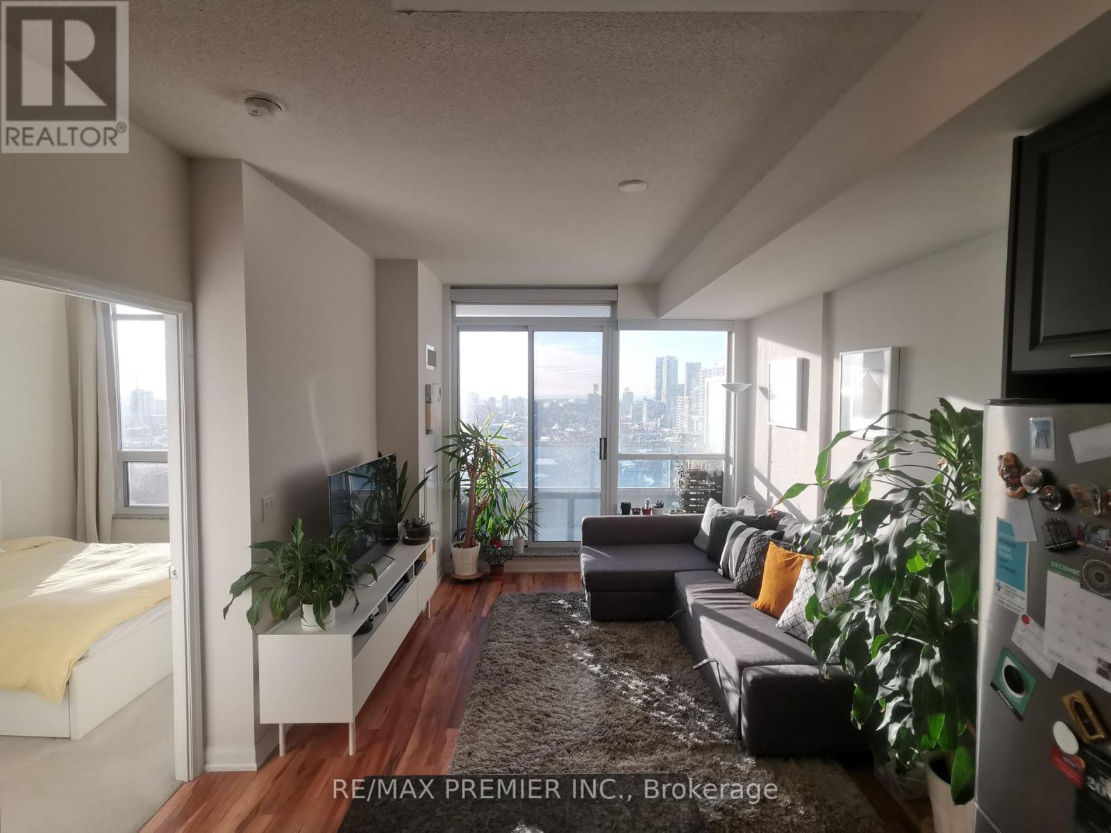 1805 - 500 Sherbourne Street, Toronto, Ontario  M4X 1L1 - Photo 4 - C12472870
