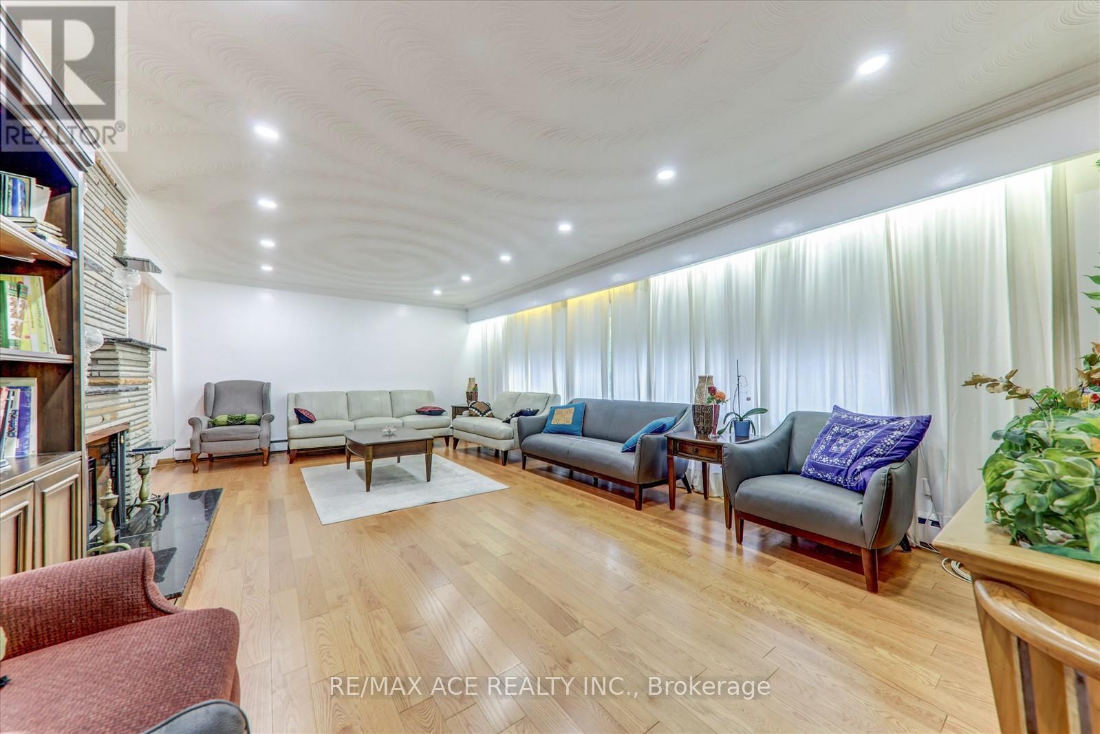 77 Perivale Crescent, Toronto (Bendale), Ontario  M1J 2C4 - Photo 12 - E12472875