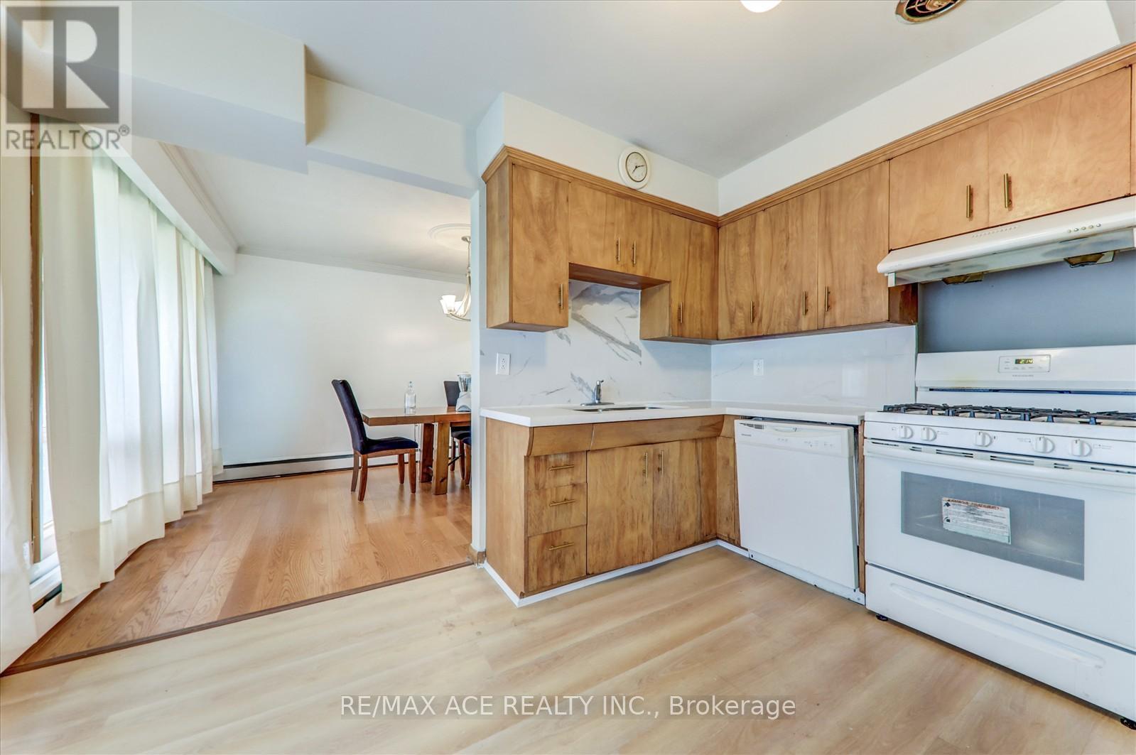 77 Perivale Crescent, Toronto (Bendale), Ontario  M1J 2C4 - Photo 6 - E12472875
