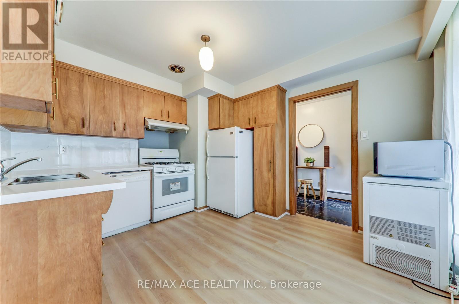77 Perivale Crescent, Toronto (Bendale), Ontario  M1J 2C4 - Photo 7 - E12472875