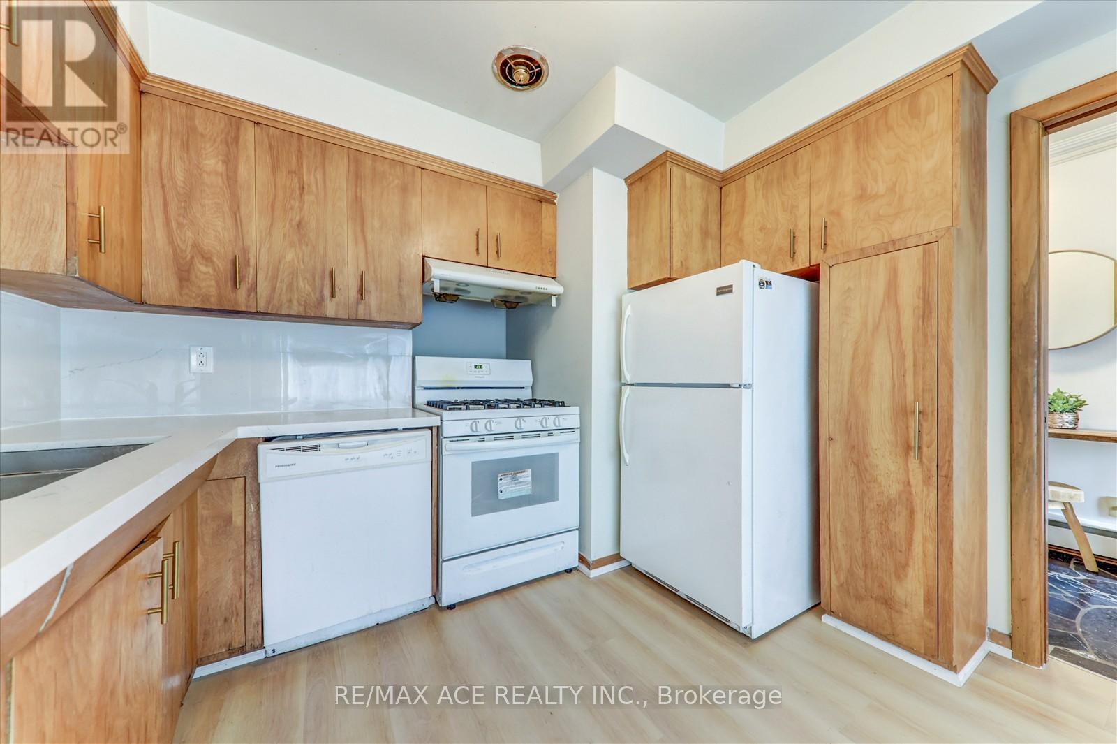 77 Perivale Crescent, Toronto (Bendale), Ontario  M1J 2C4 - Photo 8 - E12472875