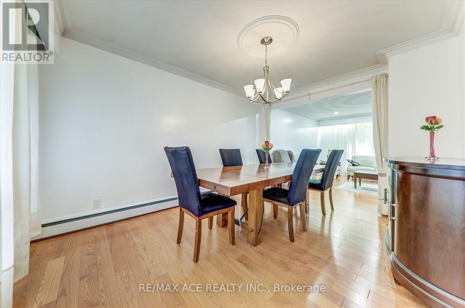 77 Perivale Crescent, Toronto (Bendale), Ontario  M1J 2C4 - Photo 9 - E12472875
