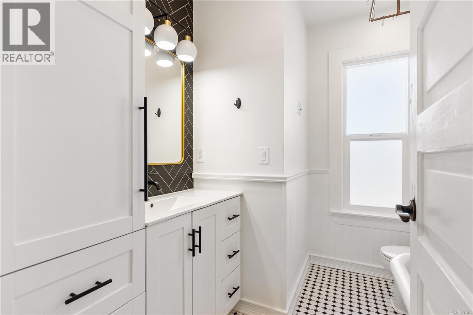 1726 Stanley Ave, Victoria, British Columbia  V8R 3W8 - Photo 24 - 1017940