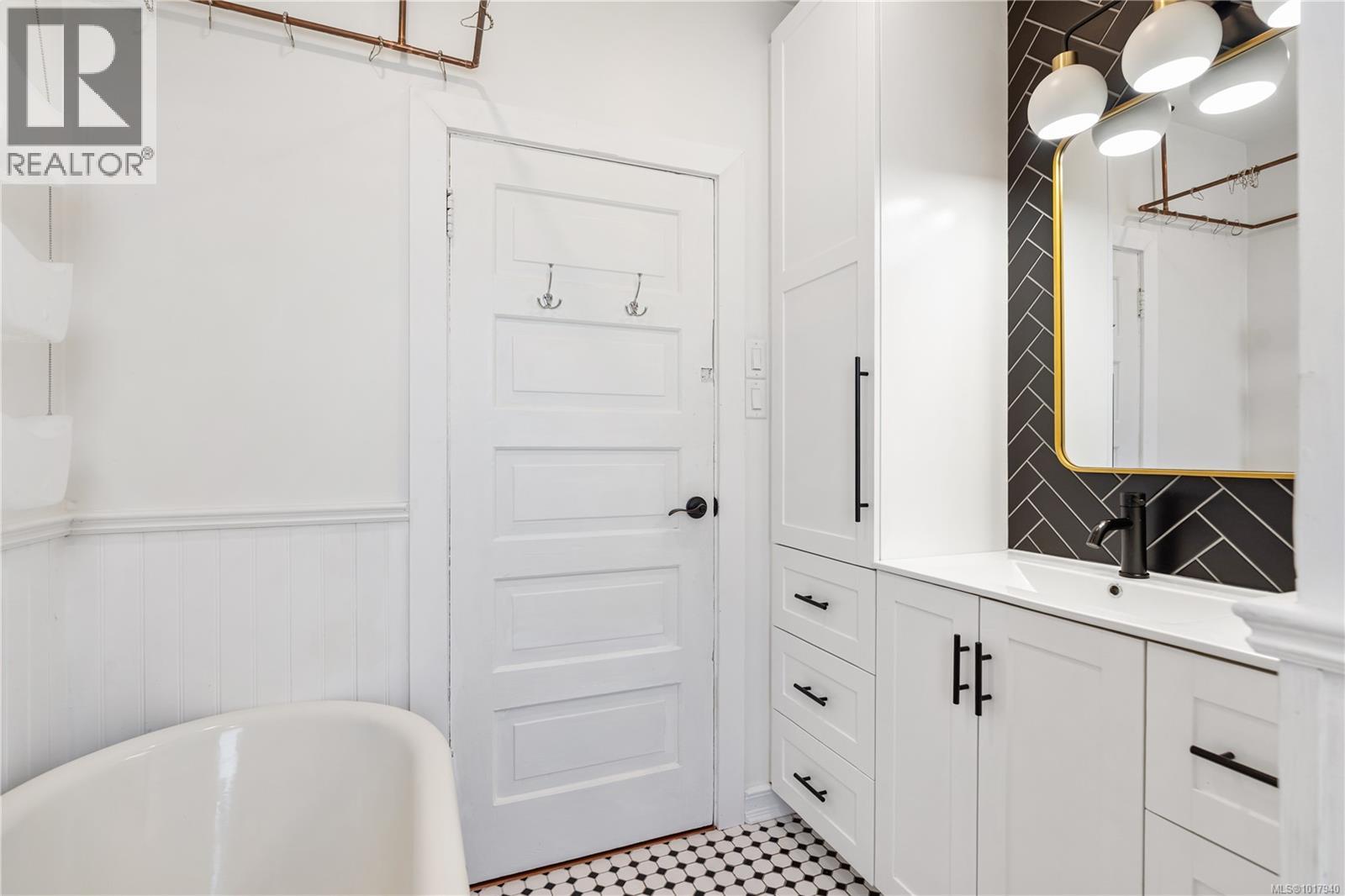 1726 Stanley Ave, Victoria, British Columbia  V8R 3W8 - Photo 25 - 1017940