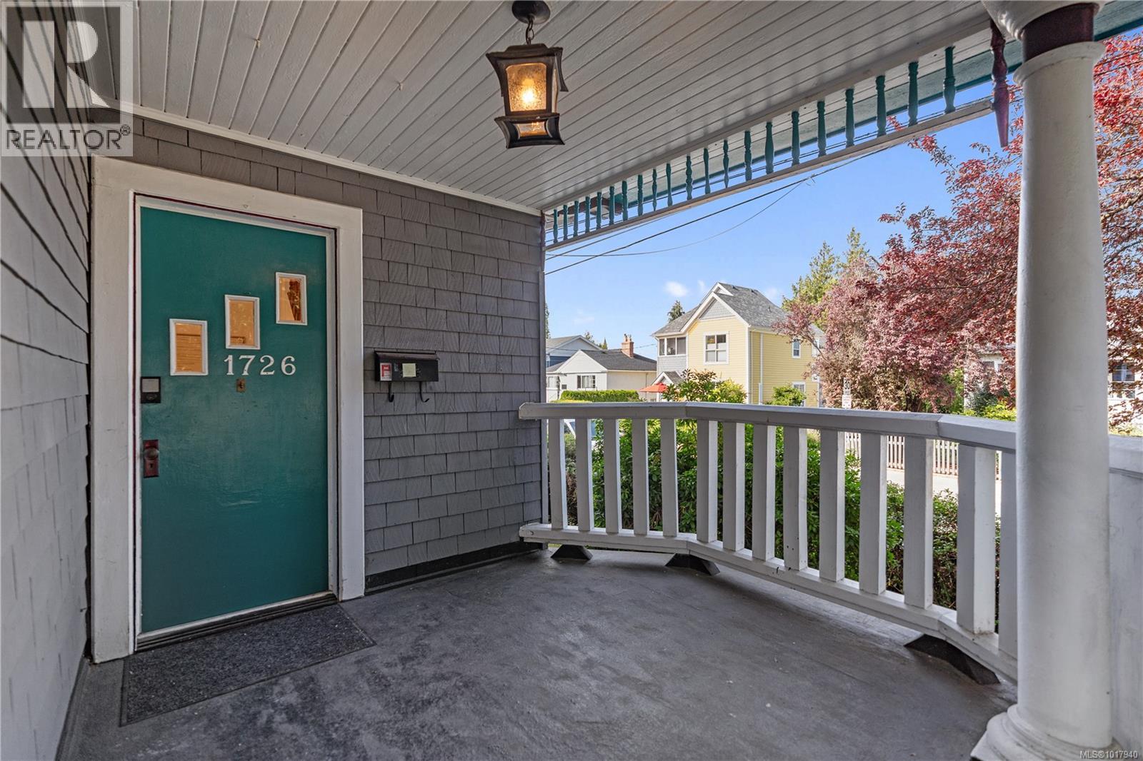 1726 Stanley Ave, Victoria, British Columbia  V8R 3W8 - Photo 3 - 1017940