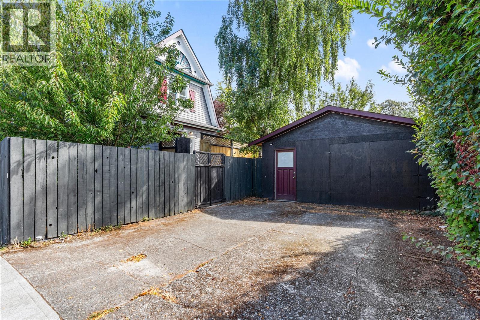 1726 Stanley Ave, Victoria, British Columbia  V8R 3W8 - Photo 37 - 1017940