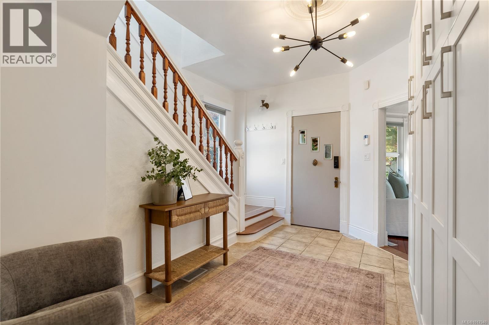 1726 Stanley Ave, Victoria, British Columbia  V8R 3W8 - Photo 5 - 1017940