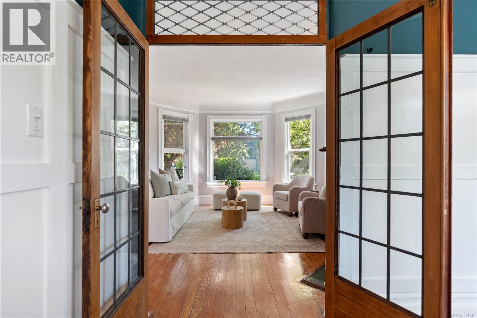 1726 Stanley Ave, Victoria, British Columbia  V8R 3W8 - Photo 9 - 1017940